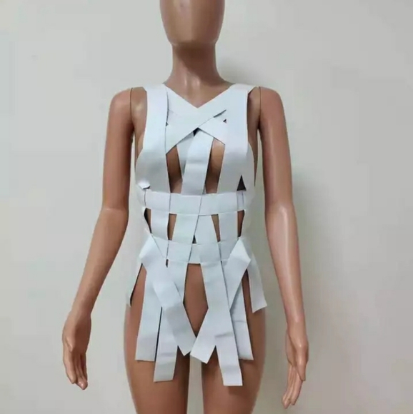 💋ELASTIC CROSS STRAP HOLLOW OUT TANK TOP!! - Picture 6 of 16